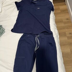 Figs Navy Scrub Set size small technical collection